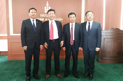 蒙古国部长TUVDENDORJ sharavdorj 亲切接见鹏飞集团董事长王家安一行